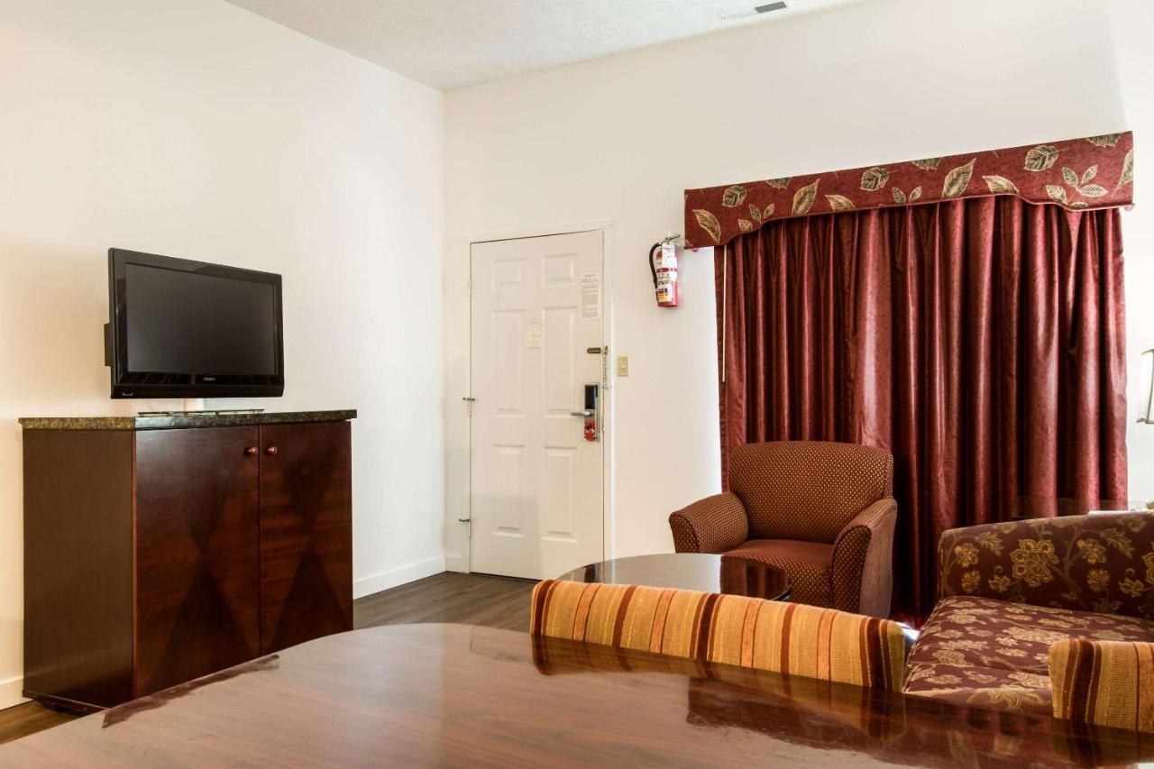 Econo Lodge Inn & Suites Lake Harmony - Pocono Mountains Area Уайтхейвен Экстерьер фото