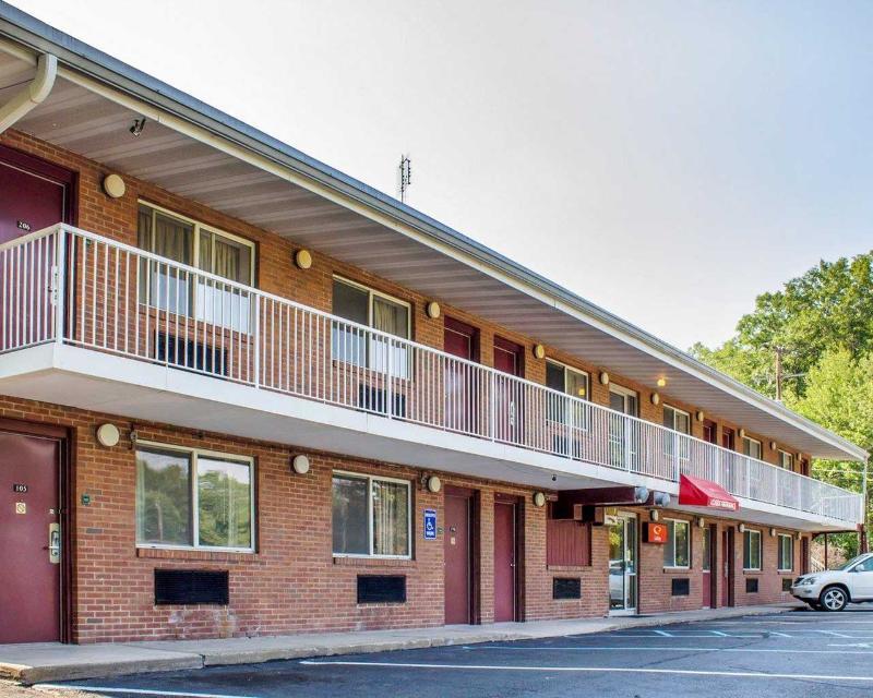 Econo Lodge Inn & Suites Lake Harmony - Pocono Mountains Area Уайтхейвен Экстерьер фото